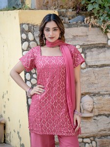 Conjunto de traje indio-pakistaní rosa bordado, kurta y pantalón de georgette pesado para bodas y fiestas. - Product Image 3