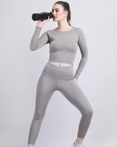 Ensemble de yoga tendance pour femme en polyester et élasthanne, débardeur extensible et leggings de compression taille haute élastique, personnalisable - Product Image 1