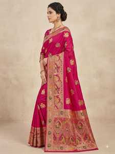 Sari en soie rose BANARASI KATAN avec motifs floraux dorés tissés pour les occasions de mariage, vêtements traditionnels pour femmes - Product Image 2