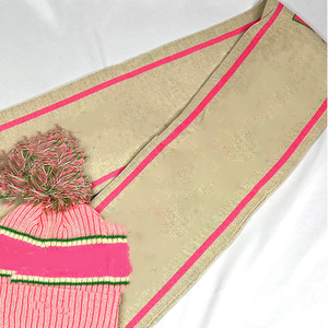 Alpha Kapa Alpha (AKA) Conjunto de Bufanda Larga y Gorro de Punto Grueso Rosa Crema Premium con Borlas de Lujo, Accesorio de Invierno Unisex para Hermandad - Product Image 5