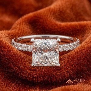 Bague solitaire princesse en moissanite pour femme, ton argenté, bijoux de fiançailles et d'anniversaire, style élégant au quotidien - Product Image 4