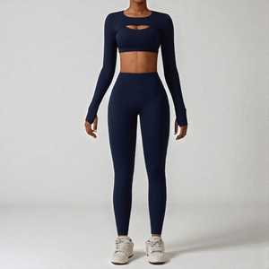 Ensemble de yoga noir, haut court à manches longues, leggings taille haute, vêtements de sport pour femmes - Product Image 5