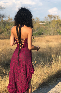 Vestido de encaje plumado con corte asimétrico y espalda cruzada para mujer, estilo elfo, con capucha, estilo bohemio, para festivales y fiestas, a precio mayorista. - Product Image 3