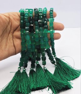 Cuentas facetadas de ónix verde natural AAA de 6.5-7 mm, cuentas de ónix verde en forma de caja de 8 pulgadas, cuentas de ónix verde en forma de cubo 3D para joyería - Product Image 1