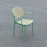 Fauteuil d'extérieur moderne et durable en plastique imitation rotin avec structure métallique pour café, terrasse et salle à manger d'appartement, résistant à l'eau et aux UV