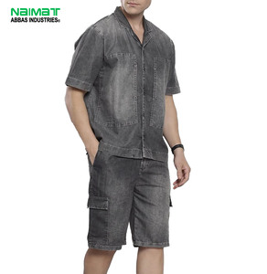 Conjunto de Dos Piezas de Felpa Gris para Hombre, Camisa Cargo sin Mangas con Botones y Pantalones Cortos Tipo Carpintero, Atuendo Casual de Verano 100% Algodón - Product Image 1