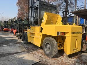 Montacargas Diésel Usado Komatsu, Contrapesado, 16 Toneladas, Amarillo, Horquillas de 1500 mm, Altura de Elevación de 4500 mm, Desplazador Lateral Hidráulico - Product Image 3
