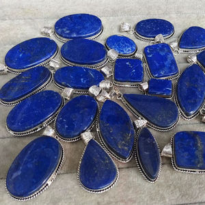 Colgante de Lapislázuli Natural en Cabujón |   Collar de Piedras Preciosas Azul Oscuro Pirita |   Joyería Religiosa de Cristal Curativo Pulido Hecho a Mano - Product Image 1