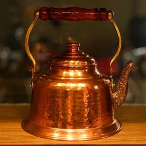 Bouilloire à thé en cuivre multifonctionnelle, finition mate avec poignée, design artisanal pour faire bouillir de l'eau, servir du thé et décorer la maison - Product Image 5