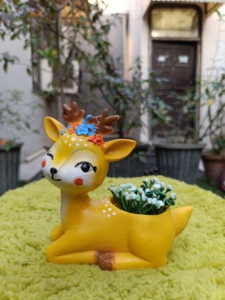 Maceta Pequeña de Poliresina Hecha a Mano con Diseño de Ciervo Durmiente de Dibujos Animados, para Interiores, sin Recubrimiento, Color Amarillo - Product Image 6