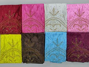 Tissu satiné de haute qualité, dernière tendance, travail artisanal Gorgura avec pierres de qualité supérieure, poids moyen, pour vêtements décontractés. - Product Image 4