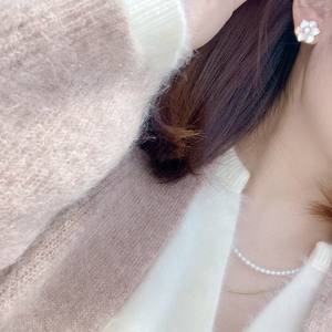 Boucles d'oreilles en perles d'eau douce naturelles Camellia Sensation Aiguille en argent S925 Mode Hao Shi Perle incrustée de fleurs Style avancé et élégant - Product Image 4