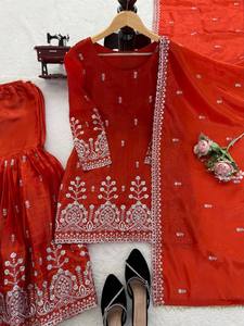 Conjunto de Fiesta Vintage TOP SHARARA DUPATTA JMC de Seda con Bordado Intrincado de Hilo y Lentejuelas - Product Image 6