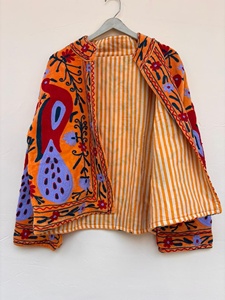 Chaqueta de Terciopelo Peacock Suzani al por Mayor, Chaqueta de Invierno Bordada a Mano con Flores para Mujer, Regalo para Ella - Product Image 2