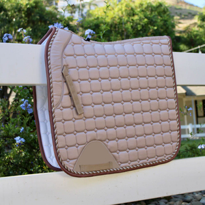 Almohadilla de Silla de Montar Inglesa Personalizada de Satén con Logotipo, Estilo y Color, Forro de Algodón, Material de Espuma, Almohadilla de Silla de Montar de Lujo - Product Image 4