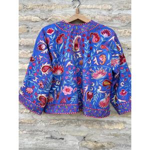Chaqueta Suzani de Terciopelo Azul Bohemio Bordada para Mujer, Patrón Floral, Cuello en V, Manga Larga, Hecha a Mano, Ropa de Abrigo de Invierno - Product Image 5