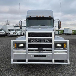 Tracteur routier diesel longue portée 6x4 avec cabine couchette pour le transport de marchandises - Product Image 1