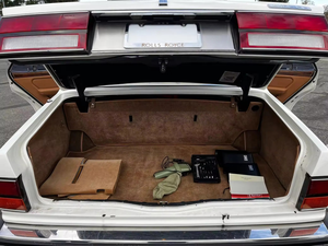 Oferta Caliente de Calidad: Rolls-Royce Silver Spur II 2024, Motor V8 de 6.75 Litros, Volante a la Izquierda, Asientos de Cuero, Techo Descapotable Tan, Vehículo Usado en Venta - Product Image 5