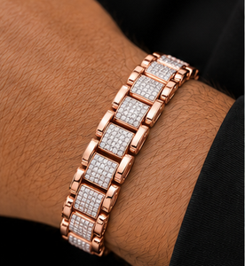 Bracelet à maillons rectangulaires en or rose avec détails micro-pavés en diamant, fermoir sécurisé, bijoux fins modernes pour un usage quotidien - Product Image 6