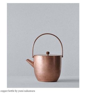 Bouilloire en cuivre martelé classique avec une poignée robuste pour une préparation pratique du thé et une décoration de cuisine d'inspiration vintage - Product Image 2