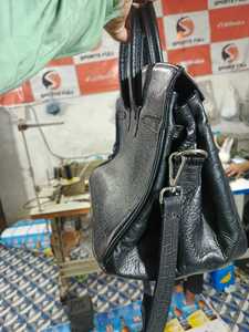 Bolso de Mano Personalizado SF SF 1228 Negro de Cuero Genuino con Grabado de Cocodrilo, Asa Superior y Correa para el Hombro - Product Image 3