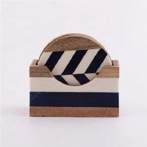 Sous-verres en bois naturel écologiques de style vintage pour tasses, mugs, tables à manger, comptoirs de cuisine et décoration intérieure - Product Image 3
