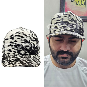 Gorra de béisbol de cuero vacuno con pelo, negra y blanca, estilo western con estampado de vaca, tipo trucker - Product Image 6