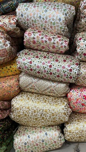 ผ้าไหมโมโนบังลอรีคุณภาพพรีเมียม เนื้อนุ่ม น้ำหนักเบา ปักลายดอกไม้ประดับลูกปัด เนื้อผ้าเรียบลื่น เหมาะสำหรับชุดส่าหรี เสื้อผ้า และเสื้อคลุม - Product Image 3