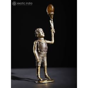 Niño de 7 pulgadas con globo Escultura de latón y piedra hecha a mano en estilo Dhokra - Product Image 2