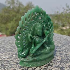 Estatua de la Diosa Saraswati Tallada en Jade Verde con Fondo de Plumas de Pavo Real, Decoración para el Hogar con Deidad Hindú - Product Image 4
