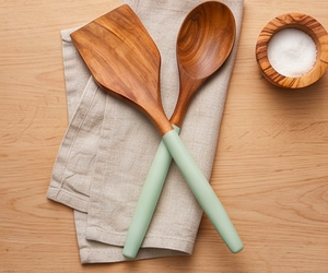 Juego de espátula y cuchara de madera con mangos de silicona color menta, diseño minimalista, apto para lavavajillas, utensilios para cocina y eventos. - Product Image 3