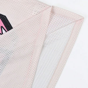 Camiseta de fútbol americano de malla corta y holgada, rosa, con gráfico de número, cuello en V, manga a rayas, estilo urbano, sublimación personalizada, OEM - Product Image 5