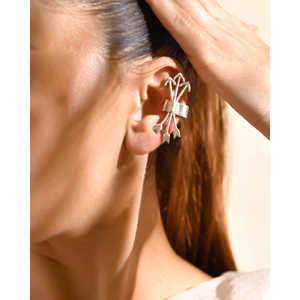 ต่างหูแบบหนีบแฟชั่น Trishool ดีไซน์หรูหรา สีเงิน รุ่นอินเดีย MTER536 - Product Image 1