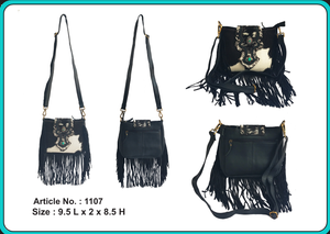 Sac bandoulière bohème en cuir de vachette pleine fleur avec concho turquoise, franges à pompons et imprimé animalier - Product Image 2