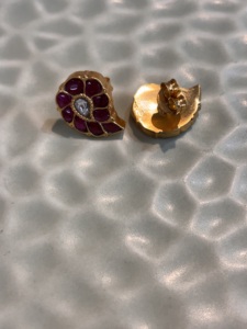 Pendientes de flor chapados en oro con doblet rojo y doblet blanco en el centro para mujer, joyería vintage para fiestas. - Product Image 5