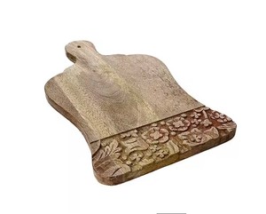 เขียงไม้มะม่วงแกะสลักลายดอกไม้ รูปทรงโค้งมน ขอบลายดอกไม้ประณีต ทนทาน ปลอดภัยสำหรับอาหาร เหมาะสำหรับเสิร์ฟในครัว - Product Image 3