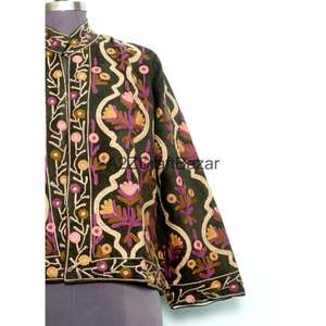 Chaqueta Acolchada Bordada Estilo Indio A2ZCraftBazar para Mujer, Otoño/Invierno/Primavera/Verano, Ecológica, de Secado Rápido y Transpirable - Product Image 3