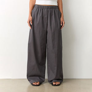 Pantalon de survêtement décontracté personnalisé pour homme, coupe ample et large, en nylon coupe-vent, style cargo vintage, séchage rapide, léger, pour le sport - Product Image 1