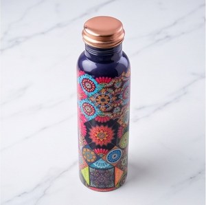 Botella de Agua Aislada al Vacío de Acero Inoxidable con Diseño Bohemio y Tapa de Cobre para Viajes - Product Image 1