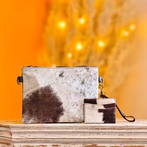 กระเป๋าหนังแท้ลายดอกไม้สไตล์ตะวันตก ยี่ห้อ Venus Leathers ขายดี งานแฮนด์เมด ปิดด้วยซิป ขนาด 45-55 ซม. - Product Image 5