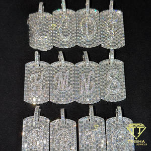 จี้เพชรโมอิสซาไนต์ดีไซน์เนอร์ เงินแท้ 925 ประดับเพชรแบบ Iced Out พร้อมการฝังเพชรทรงบาแกตต์ที่เปล่งประกาย - Product Image 3