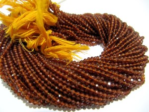 Perles de grenat Hessonite naturel facettées en forme de rondelle de 3 mm, brin de 13 pouces de long - Product Image 1
