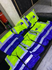 Chaleco de Seguridad Reflectante de Alta Visibilidad para Hombre, con Rayas, de Poliéster/Algodón, Amarillo y Azul, con Cierre de Cremallera y Bolsillos, Ropa Exterior Informal - Product Image 4