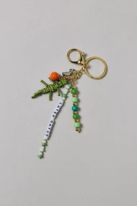 Porte-clés brodé à la main avec de magnifiques motifs floraux pour femmes et filles - Product Image 3