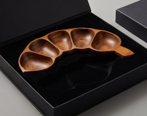 Plateau de service en bois artisanal moderne avec six compartiments, design minimaliste pour la maison, les mariages, les événements, les restaurants et les cadeaux - Product Image 6