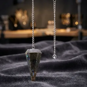 Péndulo de Cristal de Labradorita Natural con Cadena de Plata, Piedra Preciosa Facetada, Herramienta de Meditación para Feng Shui, Reiki y Equilibrio de Chakras - Product Image 4