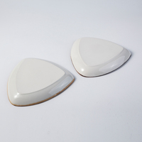 Assiette en céramique triangulaire personnalisée, résistante aux hautes températures, au design rustique, pour la décoration intérieure et la restauration, avec glaçure bleue et blanche, 7, 9 et 11 pouces