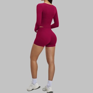 Ensemble de yoga pour femmes à manches longues et col en V, 2 pièces, short taille haute, spandex/nylon, respirant, léger, anti-transpiration, séchage rapide - Product Image 3