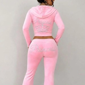 Ensemble de survêtement personnalisé en coton tricoté respirant pour l'hiver, avec logo imprimé, haut court noir, pantalon évasé et sweat à capuche délavé à l'acide - Product Image 1