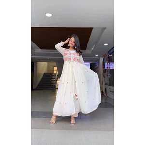 Party Wear Top-Pent XL Tamaño Encogimiento de hombros y Dupatta para un aspecto elegante - Product Image 1